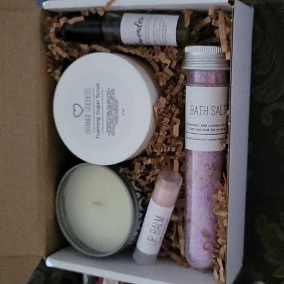 Made by me five amazing hand made gift set to feel amazing boxed 2 free gifts 🎁